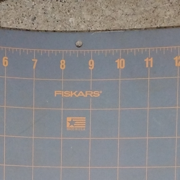 Fiskars Cut & SewMate Gray Cutting Mat - Picture 2 of 3